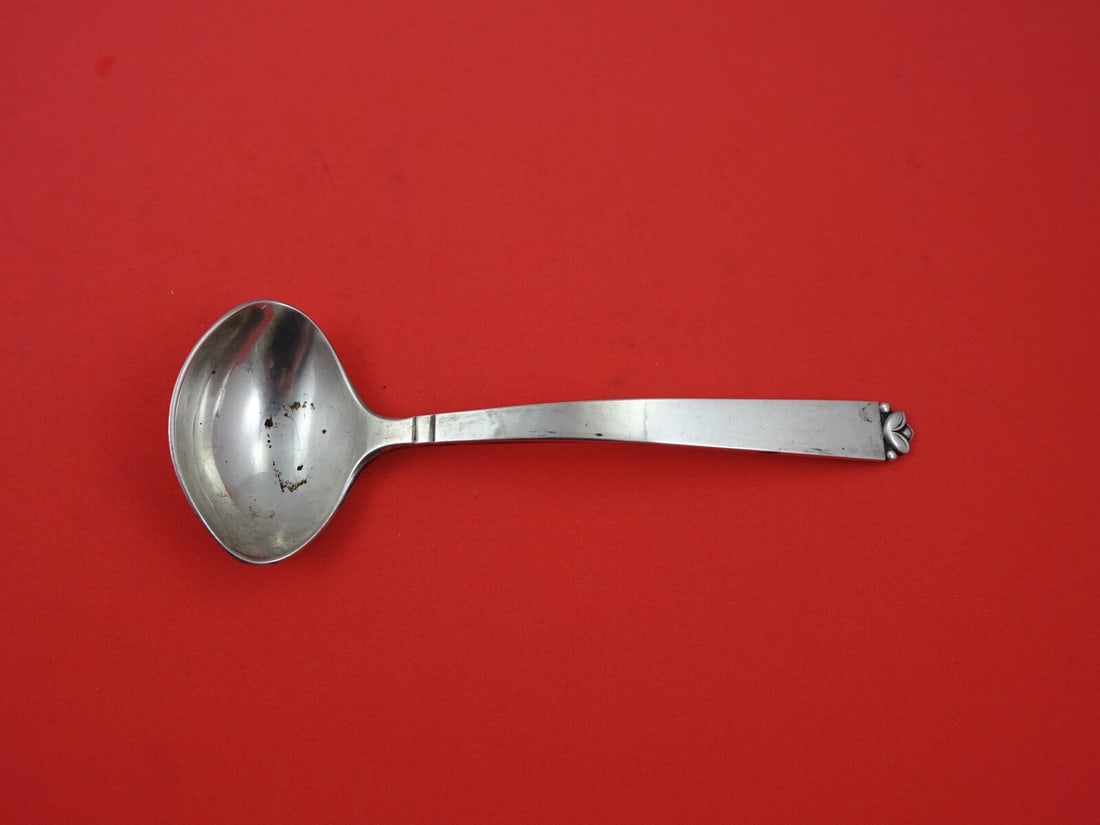 Old Newbury Crafters ONC Oak Leaf Sterling Silver Sauce Ladle 6.5": Old Newbury Crafters ONC Oak Leaf Sterling Silver Sauce Ladle 6.5" This exquisite sauce ladle features the elegant Oak Leaf pattern by Old Newbury Crafters ONC. Made from high-quality sterling silver,