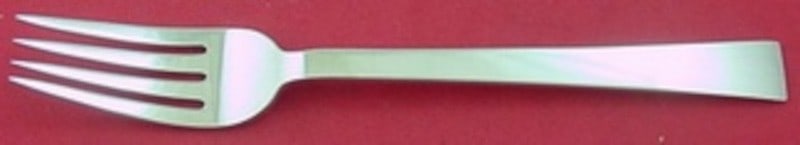 International Continental Sterling Silver Dinner Fork 7 3/4": International Continental Sterling Silver Dinner Fork 7 3/4" A sterling silver dinner fork in the Continental pattern by International. This pre-owned piece dates to the 1900-1940 period, was made in 