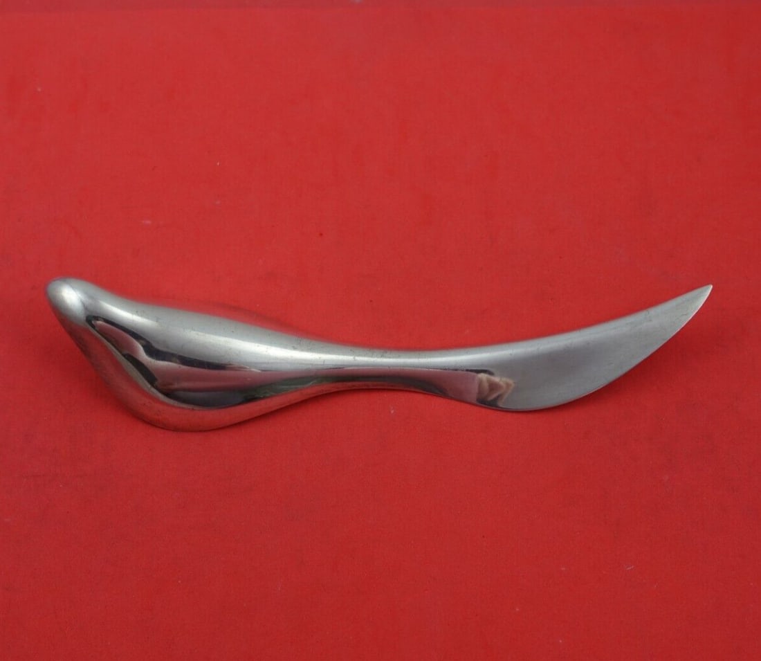 Georg Jensen Dove Sterling Silver Letter Opener 7 3/4 Inch: Georg Jensen Dove Sterling Silver Letter Opener 7 3/4 Inch This elegant letter opener from Georg Jensen features the exquisite Dove pattern. Crafted from high-quality sterling silver, it measures 7 3/