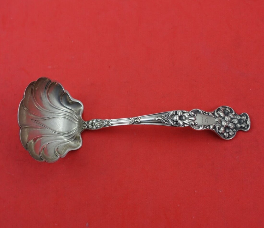 Watson Bridal Flower Sterling Silver Gravy Ladle 7.5 Fluted: Watson Bridal Flower Sterling Silver Gravy Ladle 7.5 Fluted This exquisite gravy ladle features the elegant Bridal Flower pattern by Watson. Crafted from high-quality sterling silver (.925), this ladl