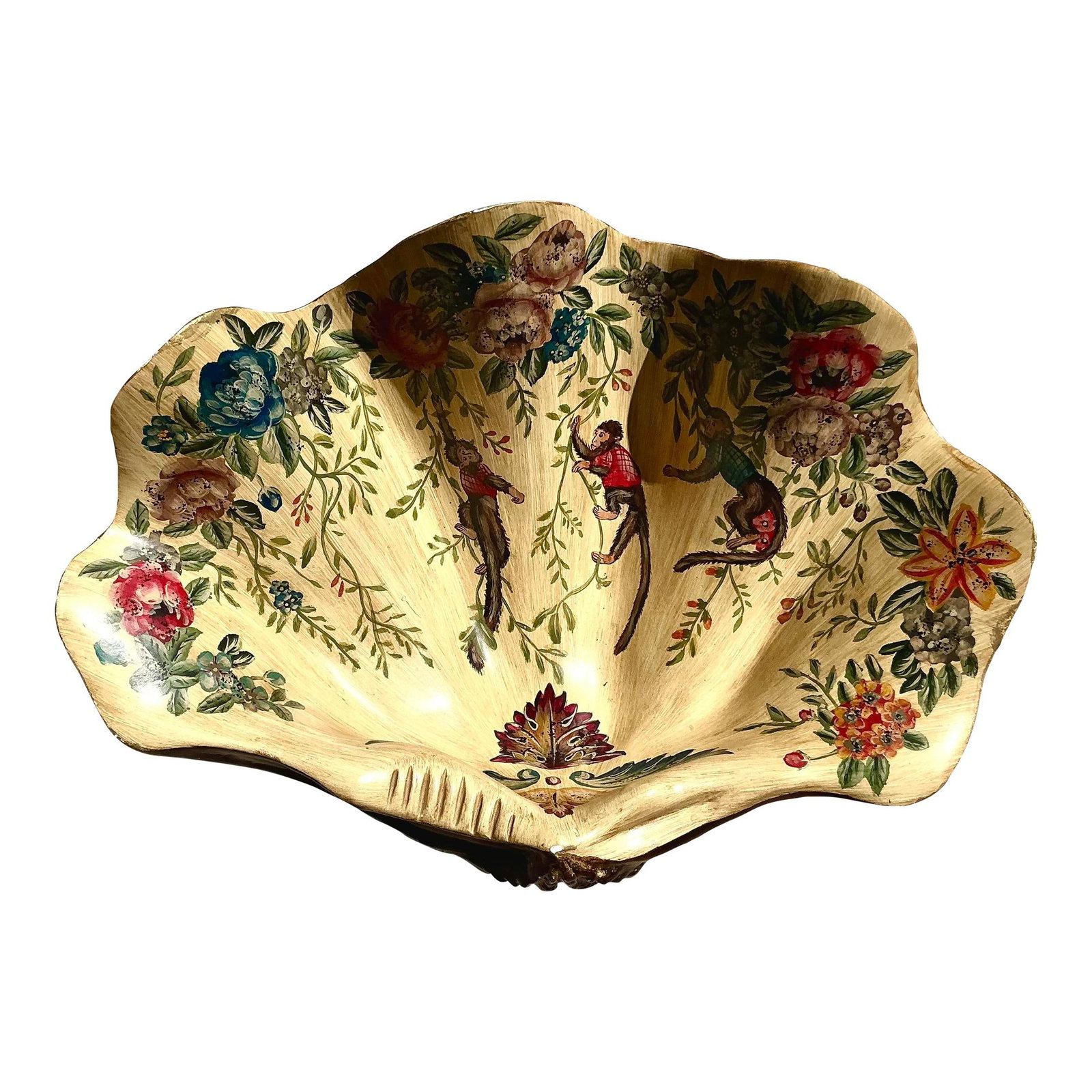 Vintage Regency Hand Painted Gold Faux Clam Shell Decor: Vintage Regency Hand Painted Gold Faux Clam Shell Decor This exquisite hand-painted faux clam shell is a stunning statement piece that beautifully marries vintage Regency charm with nature-inspired ar
