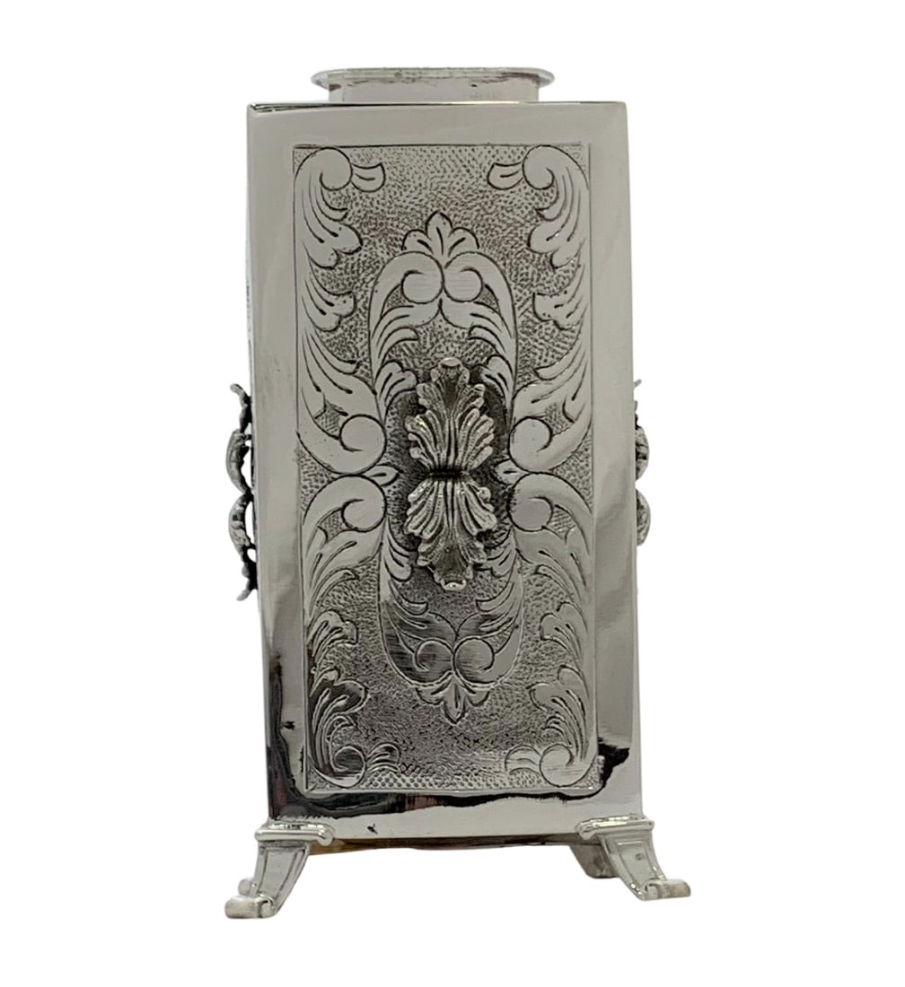 Handmade 925 Sterling Silver Tzedaka Box with Chased Leaf Design: Handmade 925 Sterling Silver Tzedaka Box with Chased Leaf Design This exquisite Tzedaka box is crafted from fine 925 sterling silver, showcasing a unique blend of matte and shiny finishes. The handmad