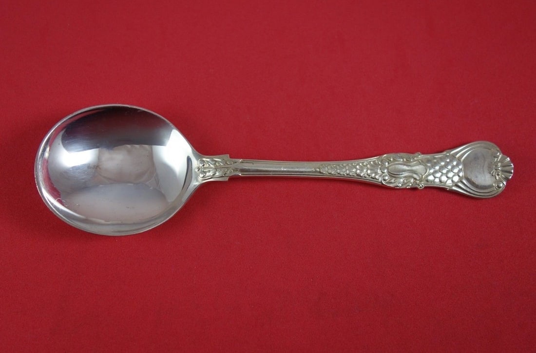 CJ Vander Coburg Sterling Silver Gumbo Soup Spoon 6 7/8 Inches: CJ Vander Coburg Sterling Silver Gumbo Soup Spoon 6 7/8 Inches Discover the elegance of the Coburg pattern with this exquisite Sterling Silver Gumbo Soup Spoon by CJ Vander. Measuring 6 7/8 inches, th