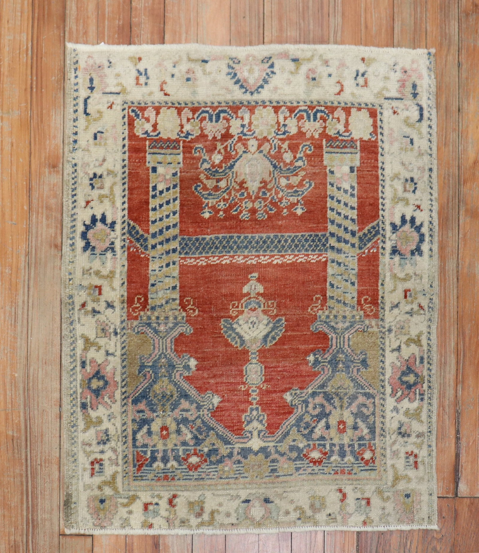 2' 2" x 2' 8" Turkish Sivas Yastik Rug Prayer Niche Motif: 2' 2" x 2' 8" Turkish Sivas Yastik Rug Prayer Niche Motif Early 20th century Turkish Sivas rug featuring a double column prayer niche motif. This pre-owned yastik showcases intricate decorative patter