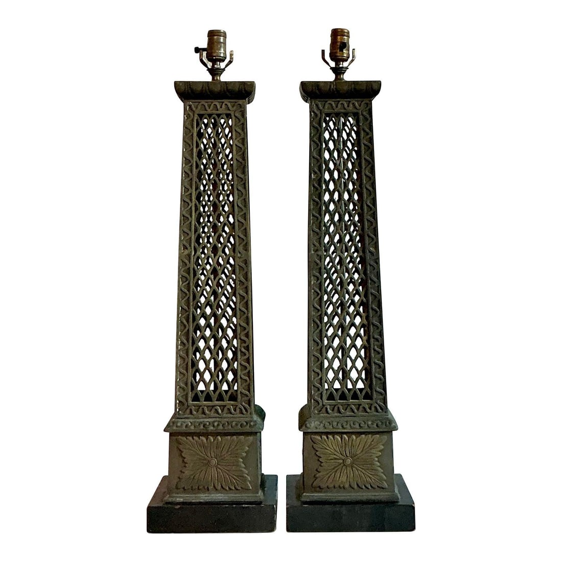 Vintage Neoclassical Bronze Trellis Lamps Pair with Marble Base: Vintage Neoclassical Bronze Trellis Lamps Pair with Marble Base Enhance your decor with this stunning pair of vintage Neoclassical-style lamps, embodying architectural grandeur. Each lamp features a s