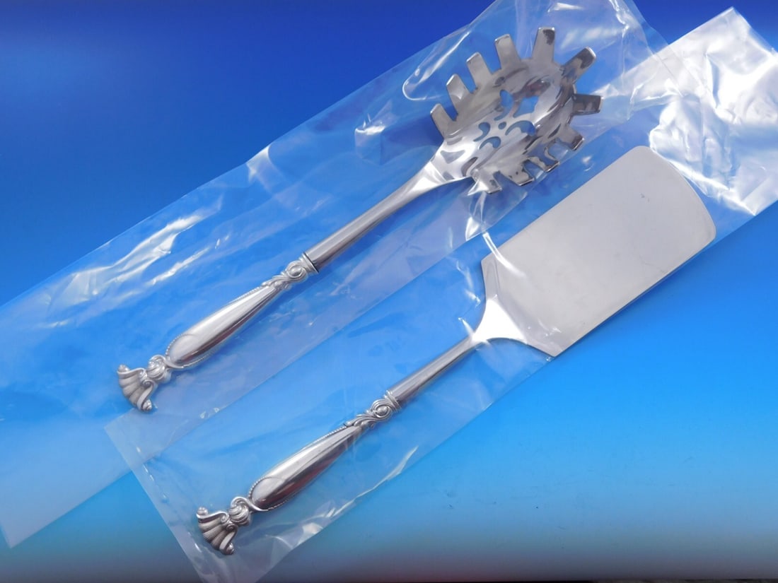 Wallace Romance of the Sea Sterling Silver 2pc Italian Pasta Server Set: Wallace Romance of the Sea Sterling Silver 2pc Italian Pasta Server Set Enhance your dining experience with this exquisite 2-piece Italian Pasta Server Set from Wallace, featuring the elegant 'Romance