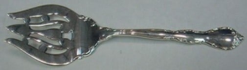 Lunt Mignonette Sterling Silver 8 Inch Cold Meat Fork: Lunt Mignonette Sterling Silver 8 Inch Cold Meat Fork Introducing the Mignonette Cold Meat Fork by Lunt, a stunning piece crafted from high-quality sterling silver. This elegantly designed serving for