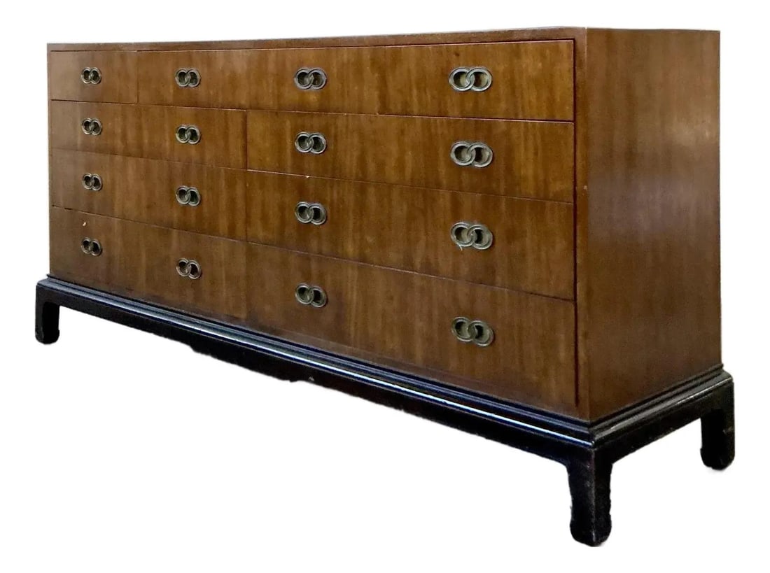 Mid Century Modern Locked Ring Dresser With Nine Drawers And Brass Hardware: Mid Century Modern Locked Ring Dresser With Nine Drawers And Brass Hardware This vintage Michael Taylor for Henredon dresser showcases a striking blend of Mid-Century Modern design and Chinoiserie inf
