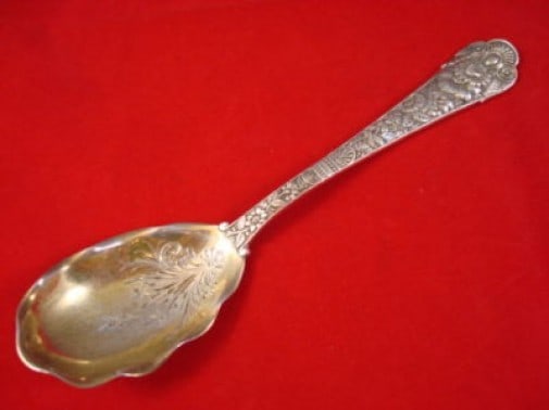 Gorham Cluny Sterling Silver Preserve Spoon Gold Washed 7 1/8": Gorham Cluny Sterling Silver Preserve Spoon Gold Washed 7 1/8" Discover a stunning vintage serving spoon from the renowned Gorham brand, featuring the Cluny pattern. This exquisite sterling silver pre