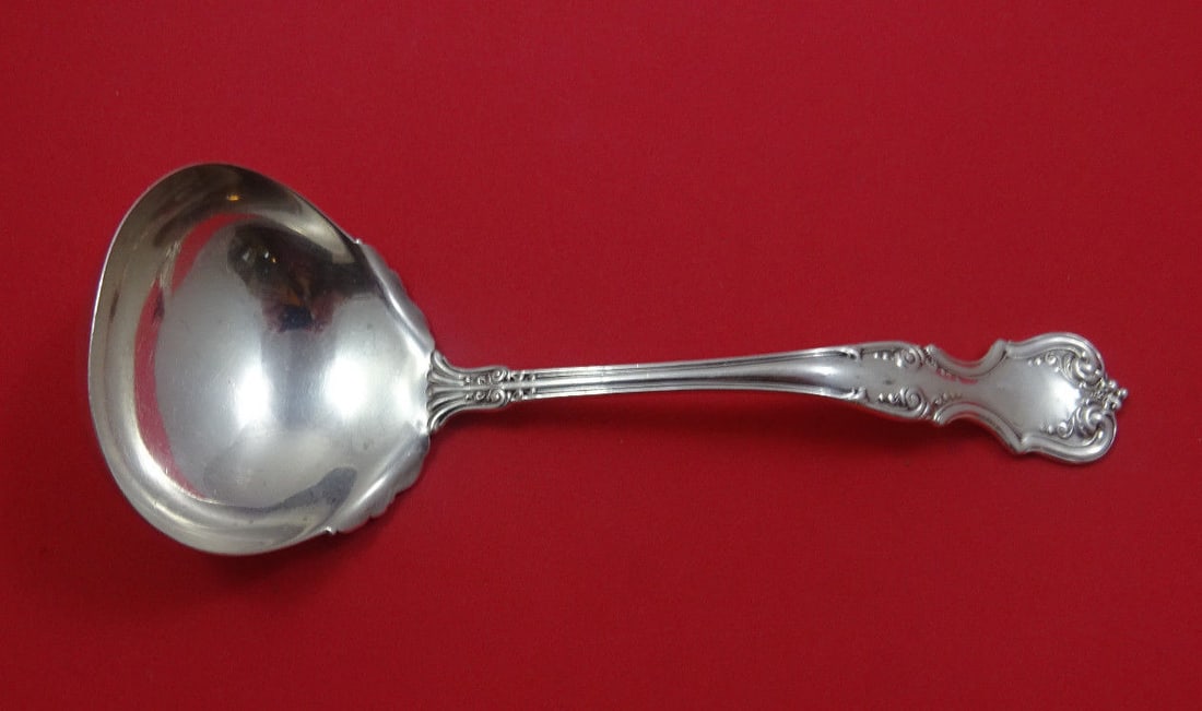 International Litchfield Sterling Silver 8 Inch Gravy Ladle: International Litchfield Sterling Silver 8 Inch Gravy Ladle Litchfield by International sterling silver gravy ladle with a decorative handle. It is not monogrammed and is in excellent pre-owned condit
