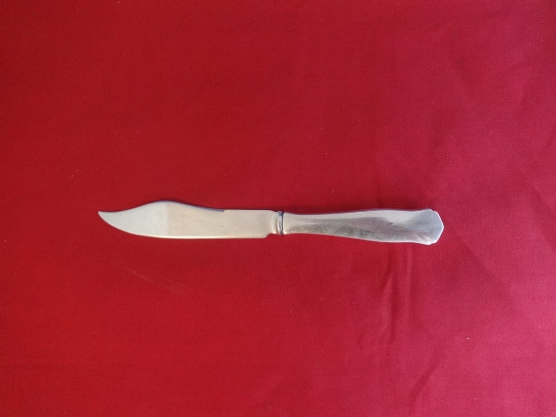 Ramona by Shreve Sterling Silver Hollow Handle Fish Knife 8 1/8": Ramona by Shreve Sterling Silver Hollow Handle Fish Knife 8 1/8" This exquisite fish knife is crafted from high-quality sterling silver, featuring a hollow handle design. Made by Shreve, it belongs to