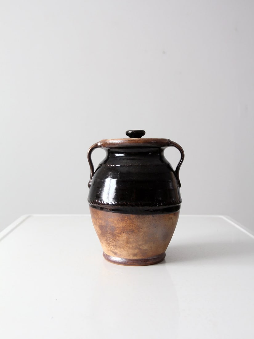 John Tiller Vintage Studio Pottery Jar 2002 with Etched Handles: John Tiller Vintage Studio Pottery Jar 2002 with Etched Handles Discover a charming vintage studio pottery jar crafted in 2002 by artist John Tiller. This unique hand-crafted piece showcases beautiful