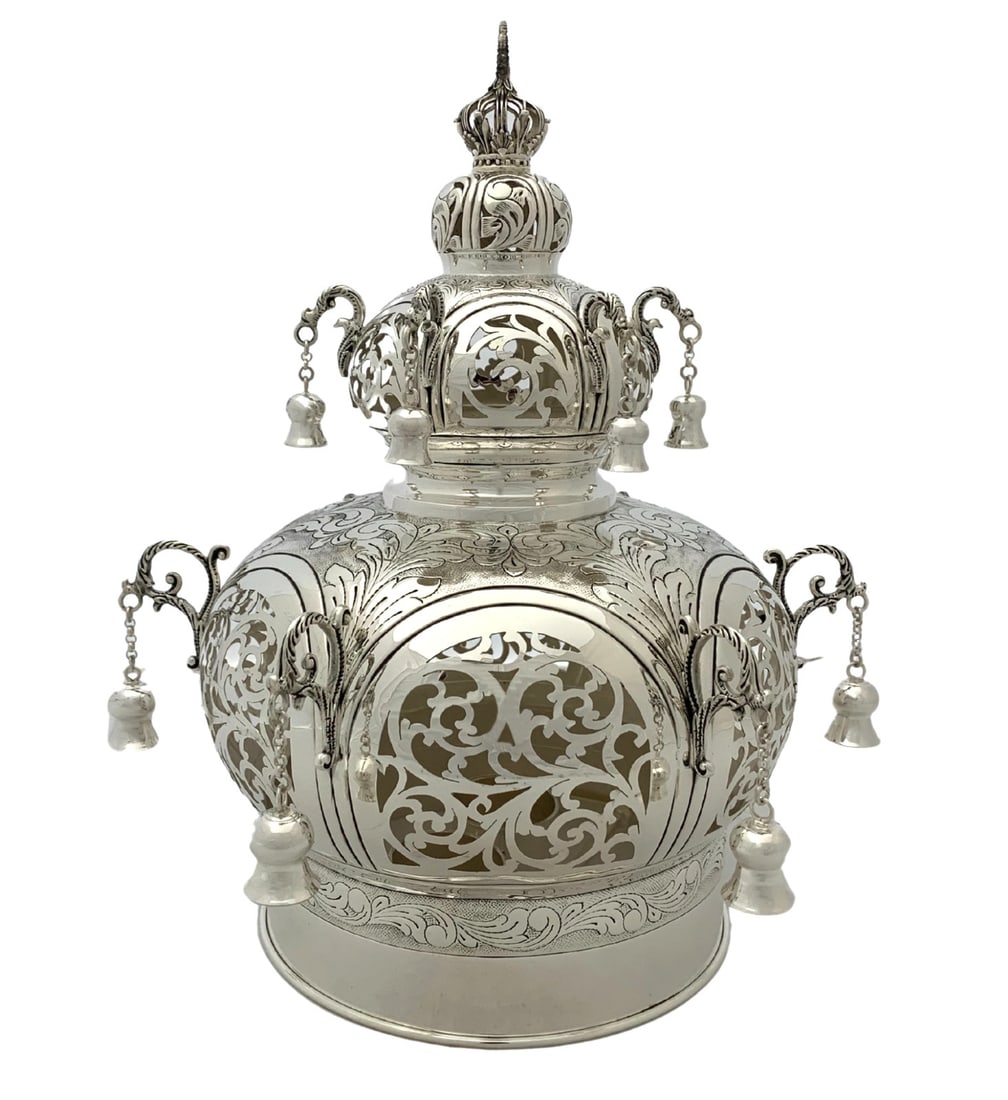 Elegant Handmade 925 Sterling Silver Torah Crown with Fluted Swirl Design: Elegant Handmade 925 Sterling Silver Torah Crown with Fluted Swirl Design This exquisite Torah Crown is crafted from fine 925 sterling silver and showcases intricate handmade cut-out fluted swirl desi