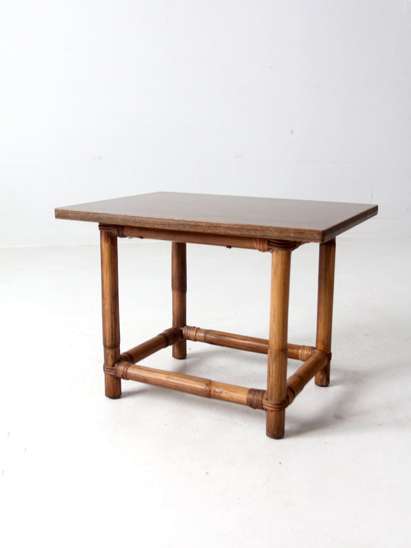 Mid Century Rattan Side Table by Calif-Asia with Formica Top: Mid Century Rattan Side Table by Calif-Asia with Formica Top This mid-century rattan side table by Calif-Asia showcases a charming design typical of the mid-20th century. It features a sturdy rattan f