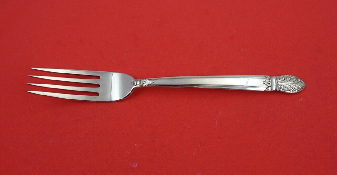 Reed and Barton Colonial Classic Sterling Silver Dinner Fork 8": Reed and Barton Colonial Classic Sterling Silver Dinner Fork 8" This exquisite dinner fork is part of the Colonial Classic pattern by Reed and Barton, crafted from high-quality sterling silver. Measur