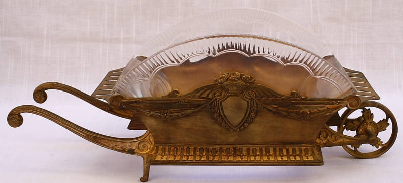 19th Century French Art Nouveau Bronze Cut Crystal Center Piece: 19th Century French Art Nouveau Bronze Cut Crystal Center Piece This exquisite French Art Nouveau center piece, dating from the late 19th century (1880-1900), features an intricate bronze design compl