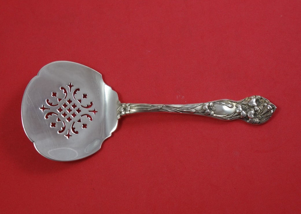 Watson Lily Pattern Sterling Silver Tomato Server 7 3/8 Vintage: Watson Lily Pattern Sterling Silver Tomato Server 7 3/8 Vintage This vintage tomato server from the 'Lily' pattern by Watson is a beautiful representation of early 20th-century craftsmanship. Made ent