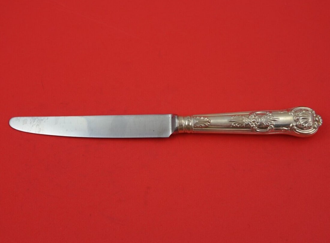 Garrard & Co Queens Sterling Silver Dinner Knife 10" Levene Blade: Garrard & Co Queens Sterling Silver Dinner Knife 10" Levene Blade This exquisite dinner knife features the elegant Queens pattern by Garrard & Co., renowned for their fine silverware. Crafted in Londo