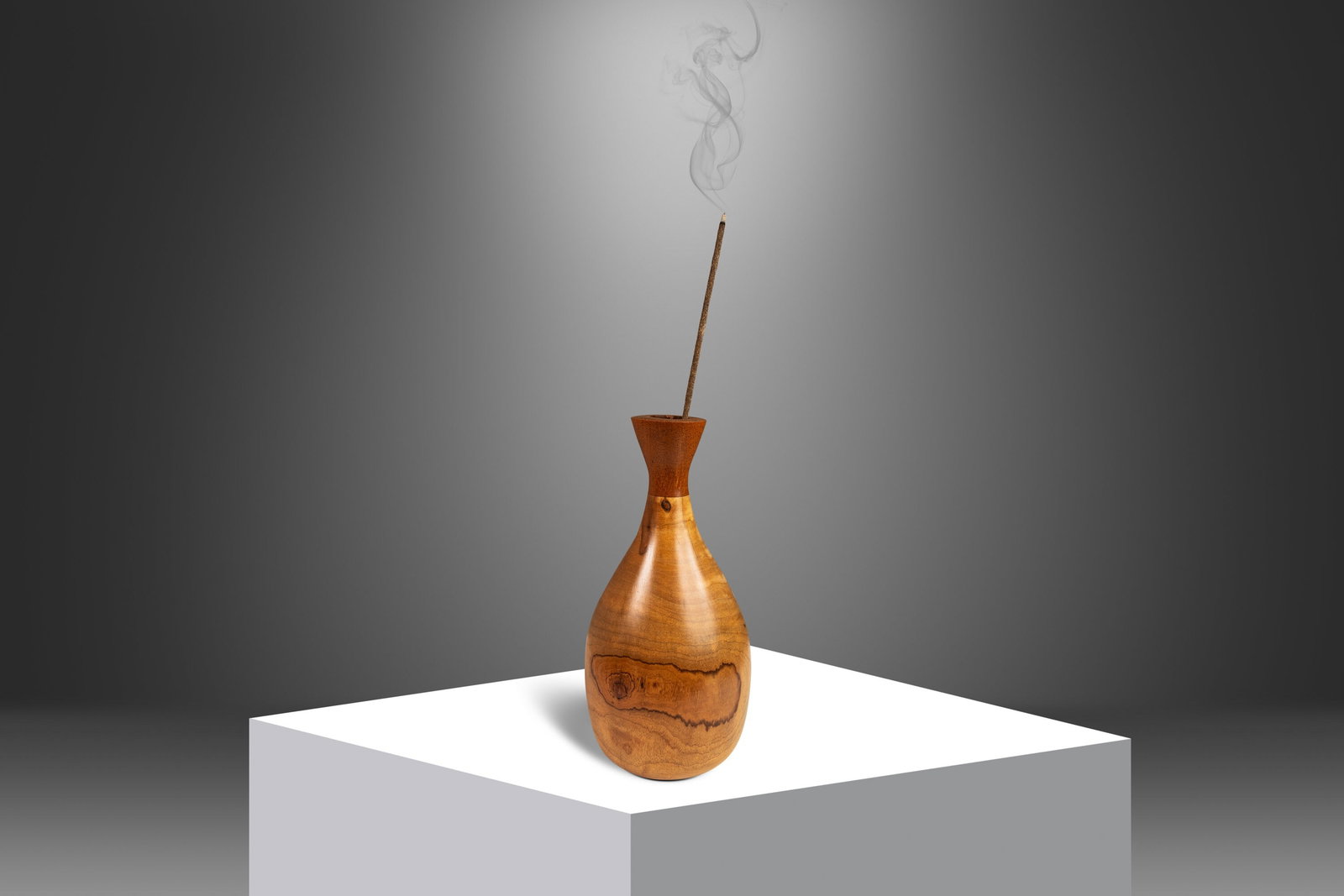 Mid-Century Modern Teak Burlwood Handcrafted Vase USA 1970s: Mid-Century Modern Teak Burlwood Handcrafted Vase USA 1970s This exquisite Mid-Century Modern vase is hand-sculpted from solid burlwood and topped with a striking block of Burmese teak, showcasing mes