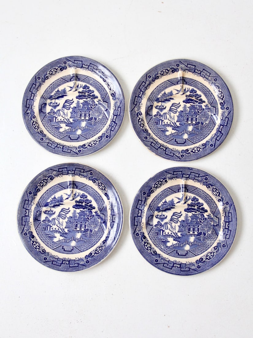 Set of 4 Allerton Blue Willow 11 Inch Dinner Plates: Set of 4 Allerton Blue Willow 11 Inch Dinner Plates Set of four 1930s Allerton's Blue Willow plates made in England for the Dreadnought Hotel Ware line. Each plate features the traditional Willow land