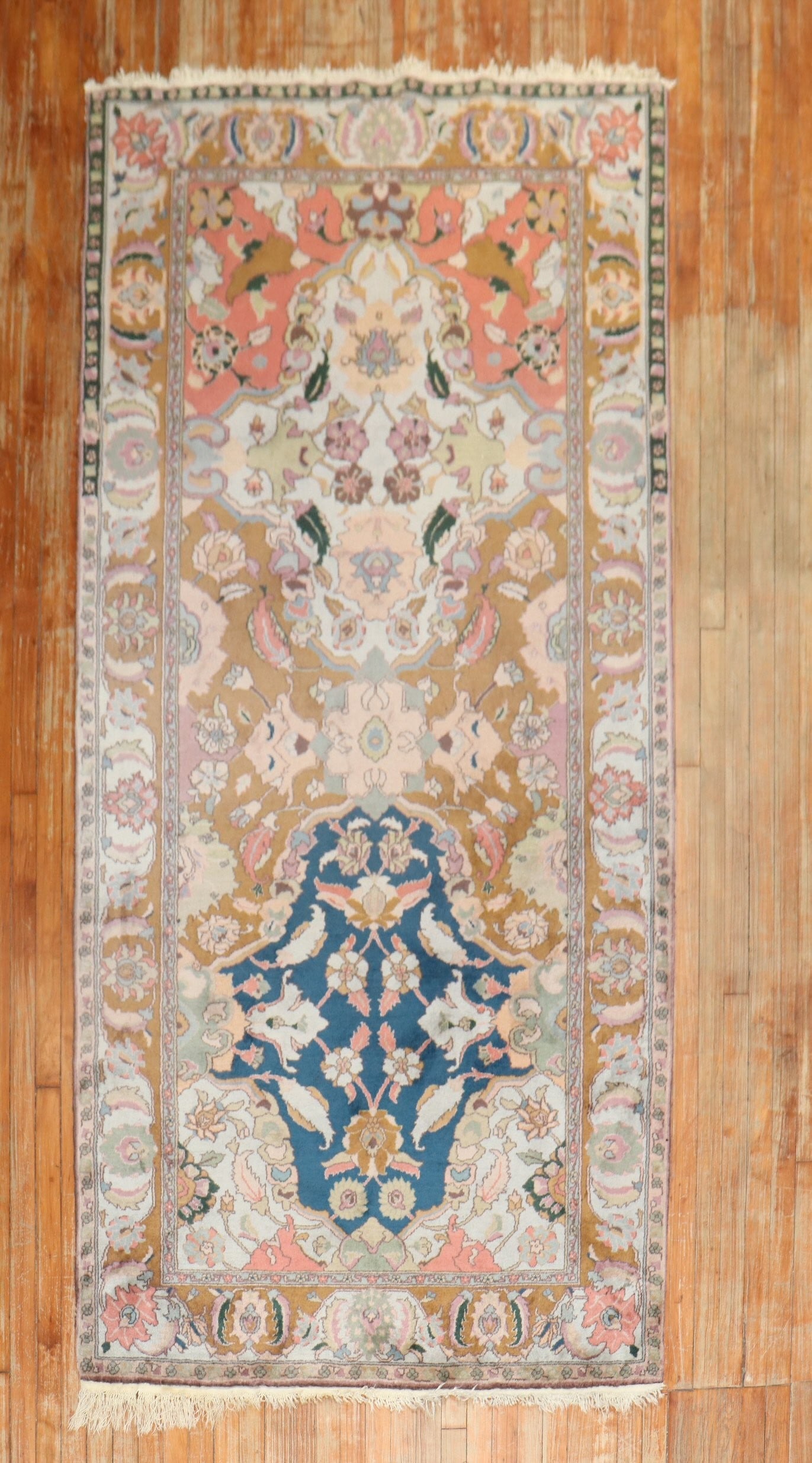 4' 6" x 9' 11" Indian Lahore Runner Carpet: 4' 6" x 9' 11" Indian Lahore Runner Carpet Indian Lahore carpet from the 2nd quarter of the 20th century, featuring a glamorous large-scale design. Pre-owned. Specifications Item Type: Carpet Origin: 