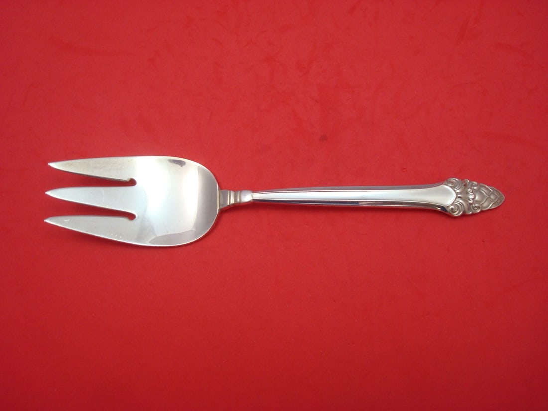 Gorham Sovereign Old Sterling Silver 3-Tine Cold Meat Fork 8.5": Gorham Sovereign Old Sterling Silver 3-Tine Cold Meat Fork 8.5" Presenting a stunning 8 1/2" cold meat fork from the renowned Sovereign Old pattern by Gorham. Crafted from high-quality sterling silver