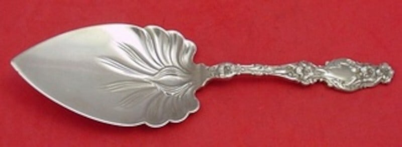 Whiting Lily Sterling Silver Pie Server 8 7/8 Inch Flat Handle: Whiting Lily Sterling Silver Pie Server 8 7/8 Inch Flat Handle Presenting the exquisite Lily Pie Server by Whiting, a remarkable piece crafted from high-quality sterling silver (.925). This server fea