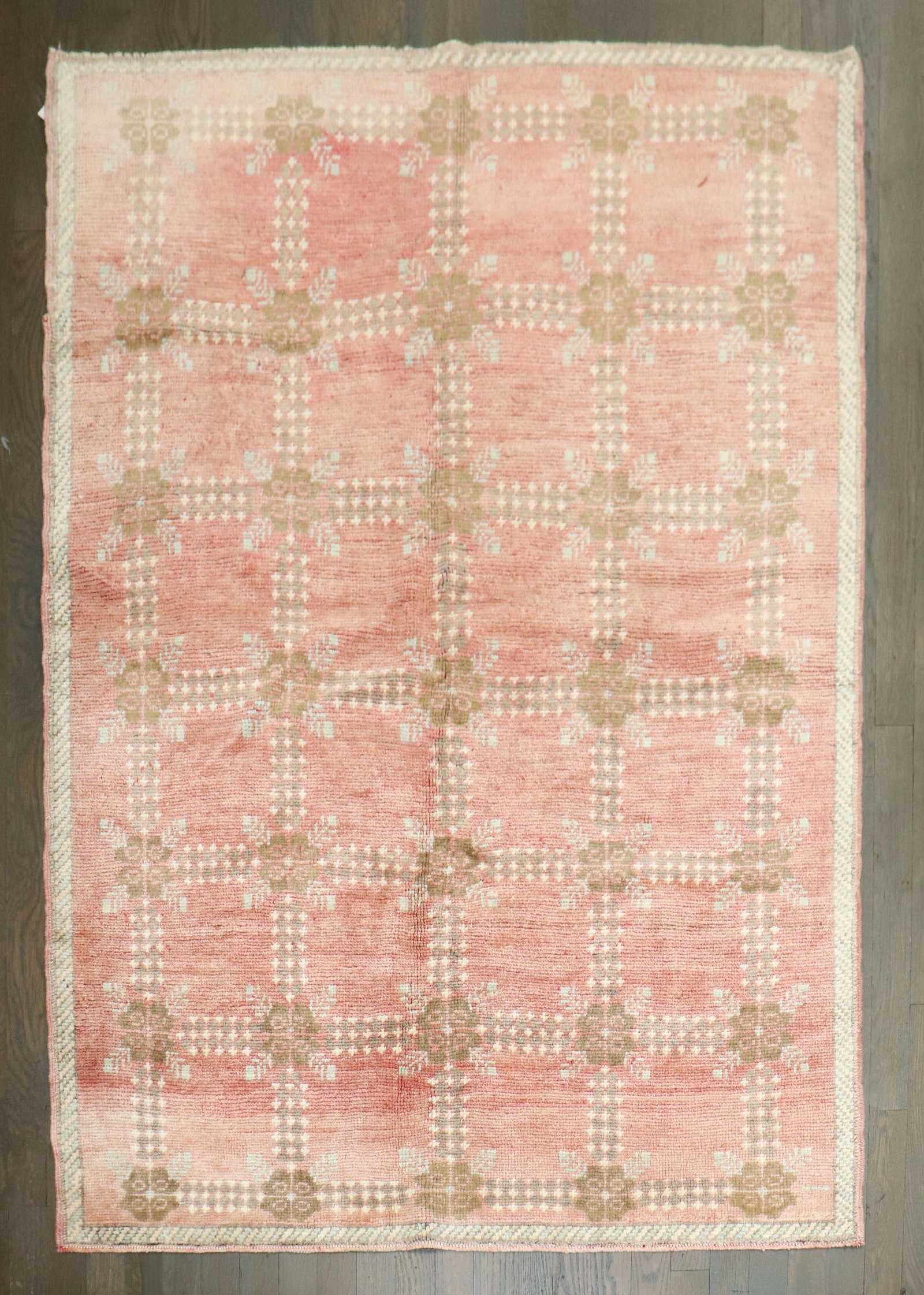 3' 11" x 5' 4" Small Square Turkish Konya Rug: 3' 11" x 5' 4" Small Square Turkish Konya Rug Vintage Turkish Konya rug with a soft palette and a small square format. This mid-20th-century piece is offered in pre-owned condition. Specifications Typ