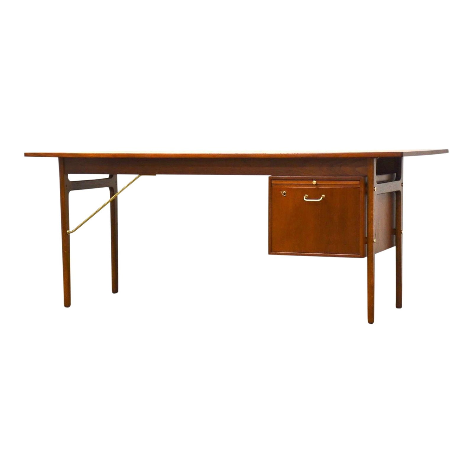 Torben Strandgaard Danish Modern Teak Desk with Brass Hardware: Torben Strandgaard Danish Modern Teak Desk with Brass Hardware This exquisite mid-century modern desk, designed by Torben Strandgaard for Falster, showcases a beautiful teak wood construction compleme