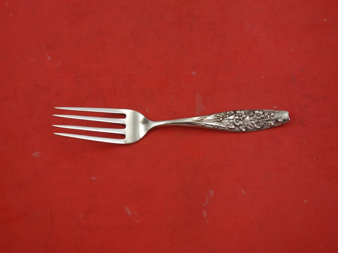 Shiebler Flora Sterling Silver Salad Fork 5 3/4 Vintage Flatware: Shiebler Flora Sterling Silver Salad Fork 5 3/4 Vintage Flatware This vintage salad fork from the prestigious Flora pattern by Shiebler is a fine example of 19th-century craftsmanship. Made from high-
