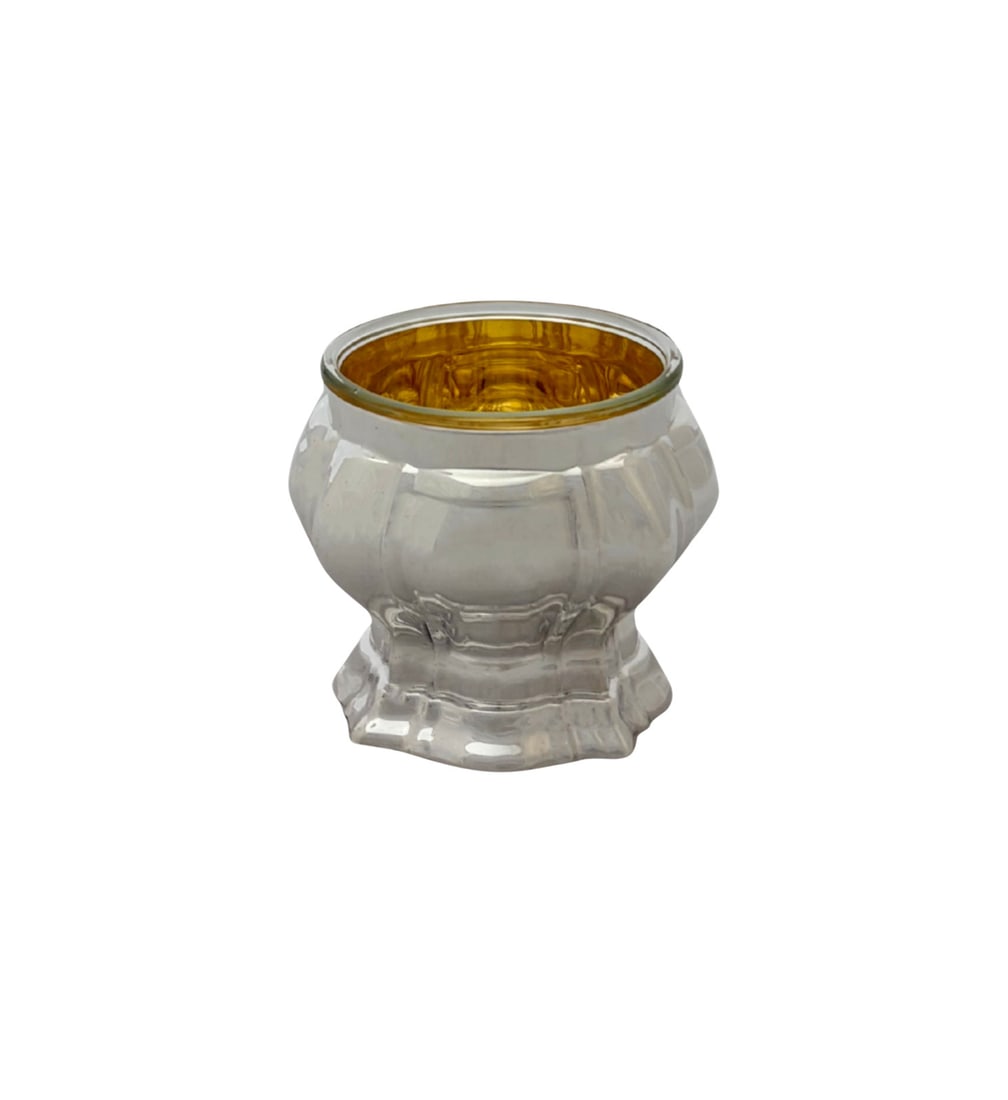 Handmade 925 Sterling Silver Salt Holder with Glass Insert: Handmade 925 Sterling Silver Salt Holder with Glass Insert This single salt holder is crafted from fine 925 sterling silver and features a handmade modern design with a shiny, sleek finish. It include