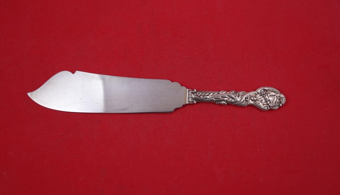 Gorham Versailles Sterling Silver Flat Handle Cake Knife 10 1/2 Old Style: Gorham Versailles Sterling Silver Flat Handle Cake Knife 10 1/2 Old Style A Versailles by Gorham sterling silver cake knife in the old style, featuring a flat handle and all sterling construction. It 
