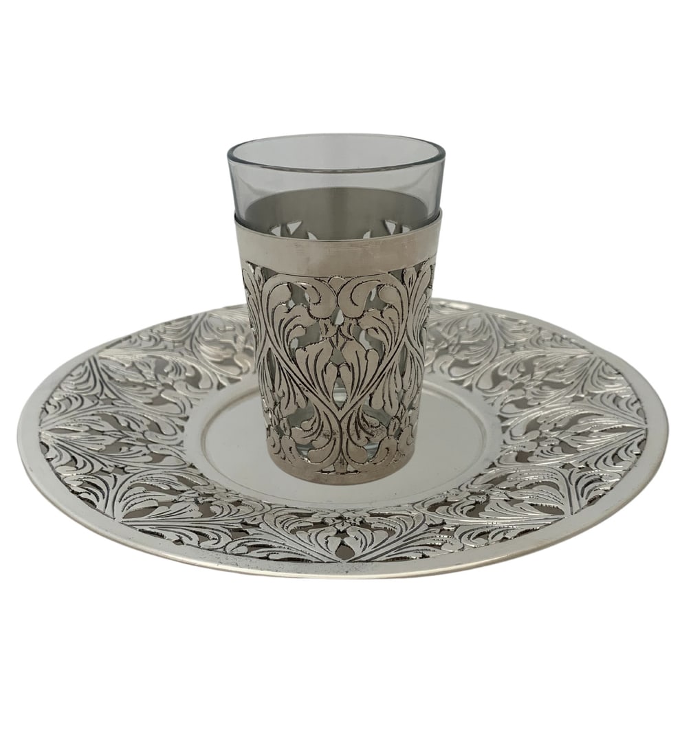 Handmade 925 Sterling Silver Glass Cup Tray Floral Design: Handmade 925 Sterling Silver Glass Cup Tray Floral Design This exquisite set features a handmade open chased floral leaf swirl design, crafted from fine 925 sterling silver and complemented by a glass