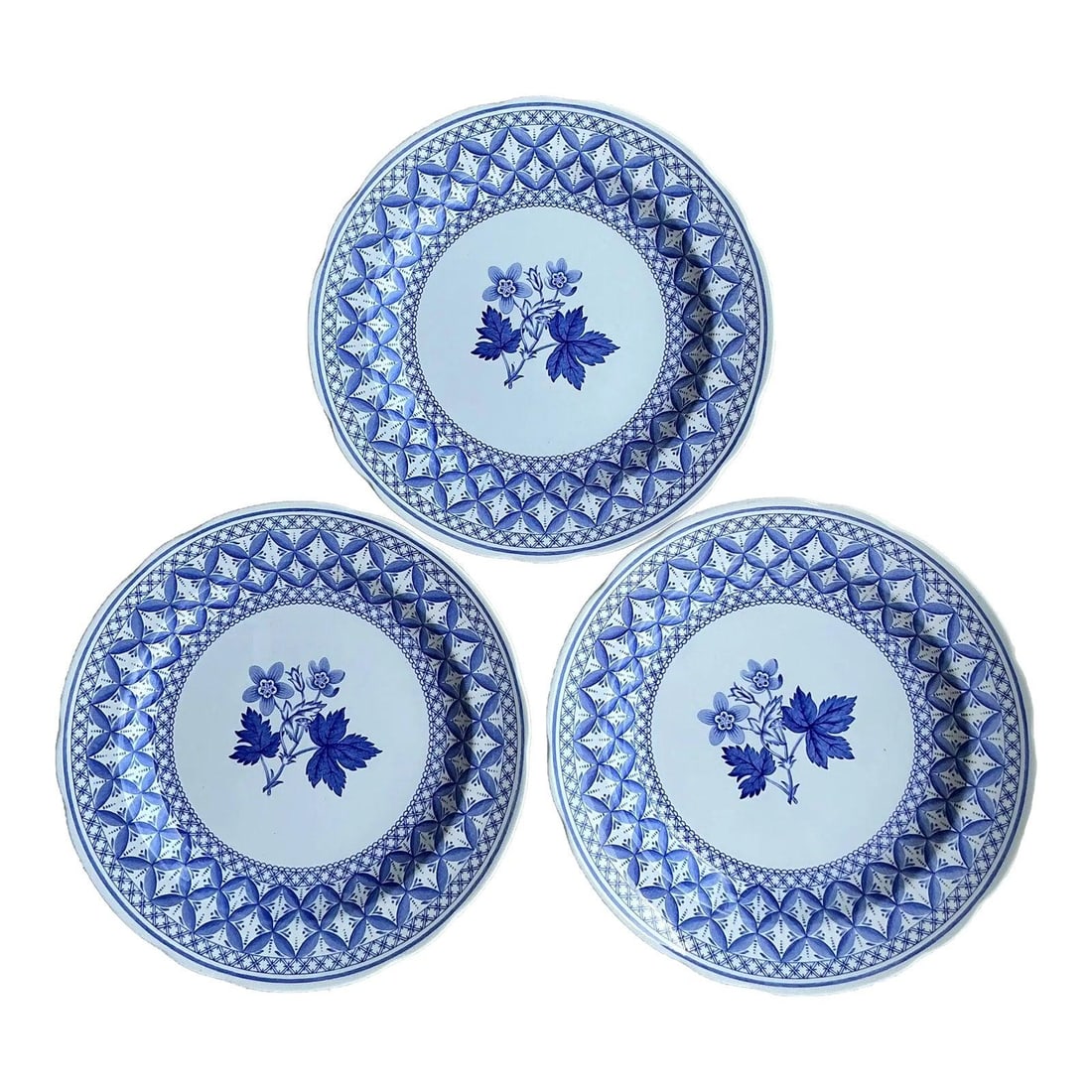 Vintage English Ceramic Plates Set of 3 Blue Geranium Design: Vintage English Ceramic Plates Set of 3 Blue Geranium Design Enhance your home with this exquisite set of three vintage English ceramic plates, each showcasing delicate blue geranium motifs. The intri