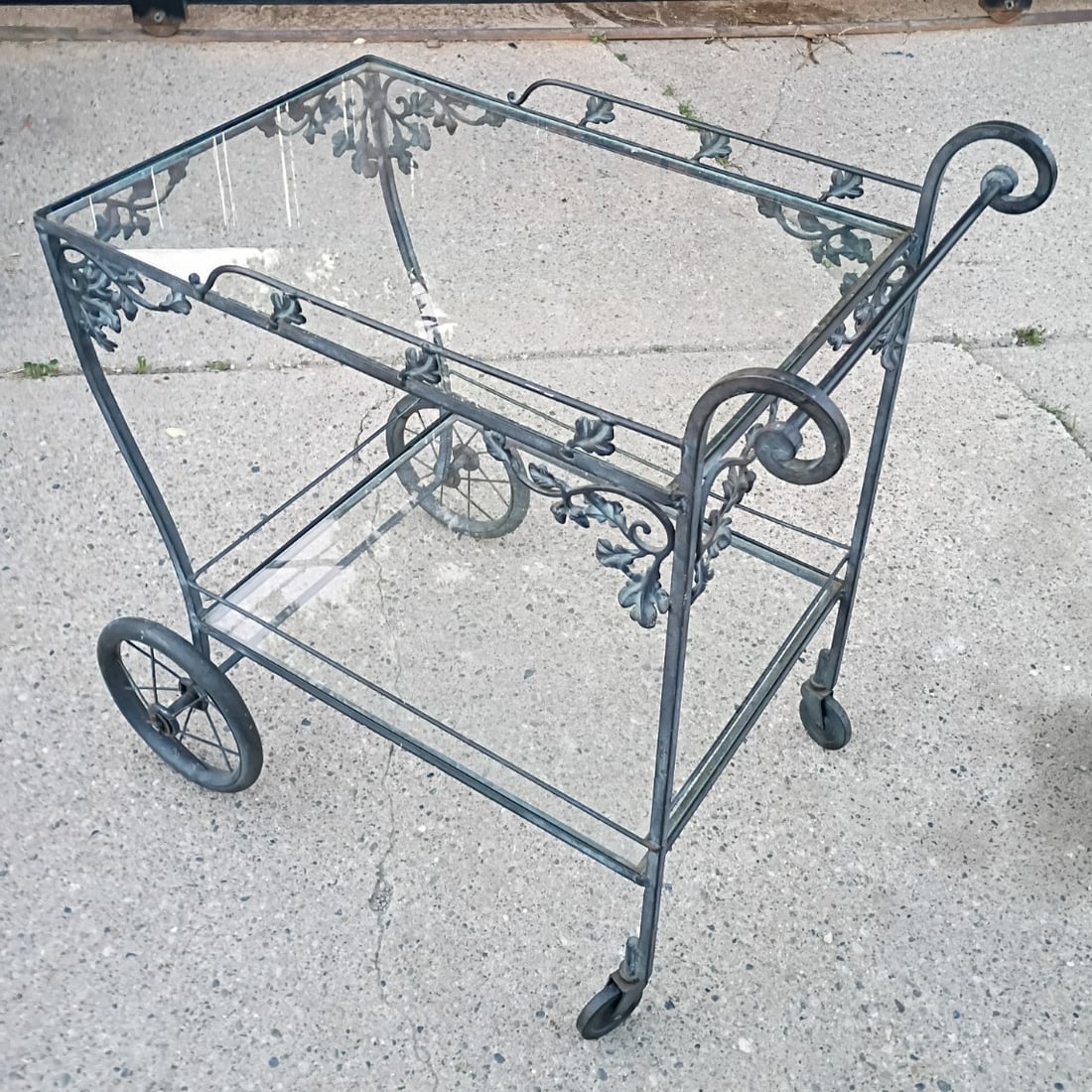 Woodard Orleans wrought iron patio serving cart with acorn motif (1 of 13)