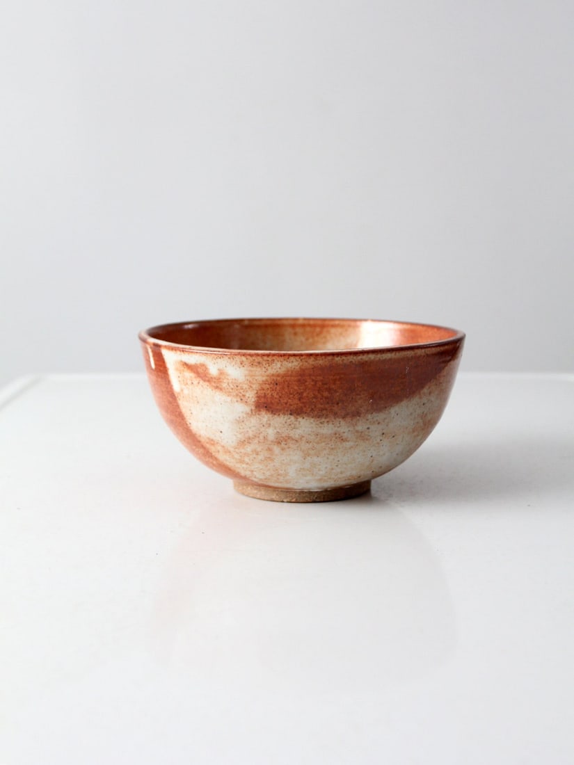 Hand-Crafted Vintage Studio Pottery Bowl Signed with Russet Glaze: Hand-Crafted Vintage Studio Pottery Bowl Signed with Russet Glaze This vintage studio pottery bowl showcases a unique hand-crafted design, featuring a dynamic russet brown and cream glaze that beautif