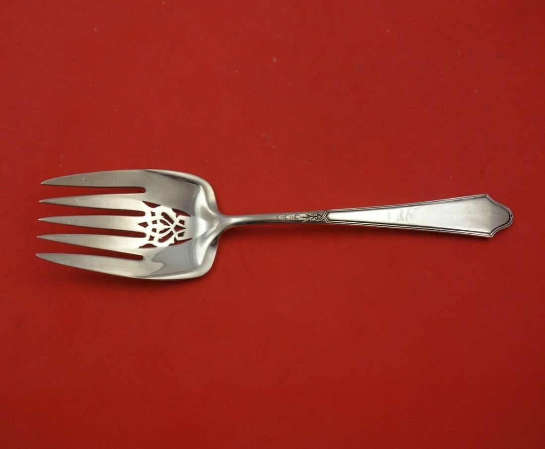 Lunt Chateau Sterling Silver 5-Tine Buffet Fork 9 Inch Serving: Lunt Chateau Sterling Silver 5-Tine Buffet Fork 9 Inch Serving Introducing the Chateau by Lunt Sterling Silver Buffet Fork, a beautifully crafted 5-tine pierced serving fork. Measuring 9 inches in len
