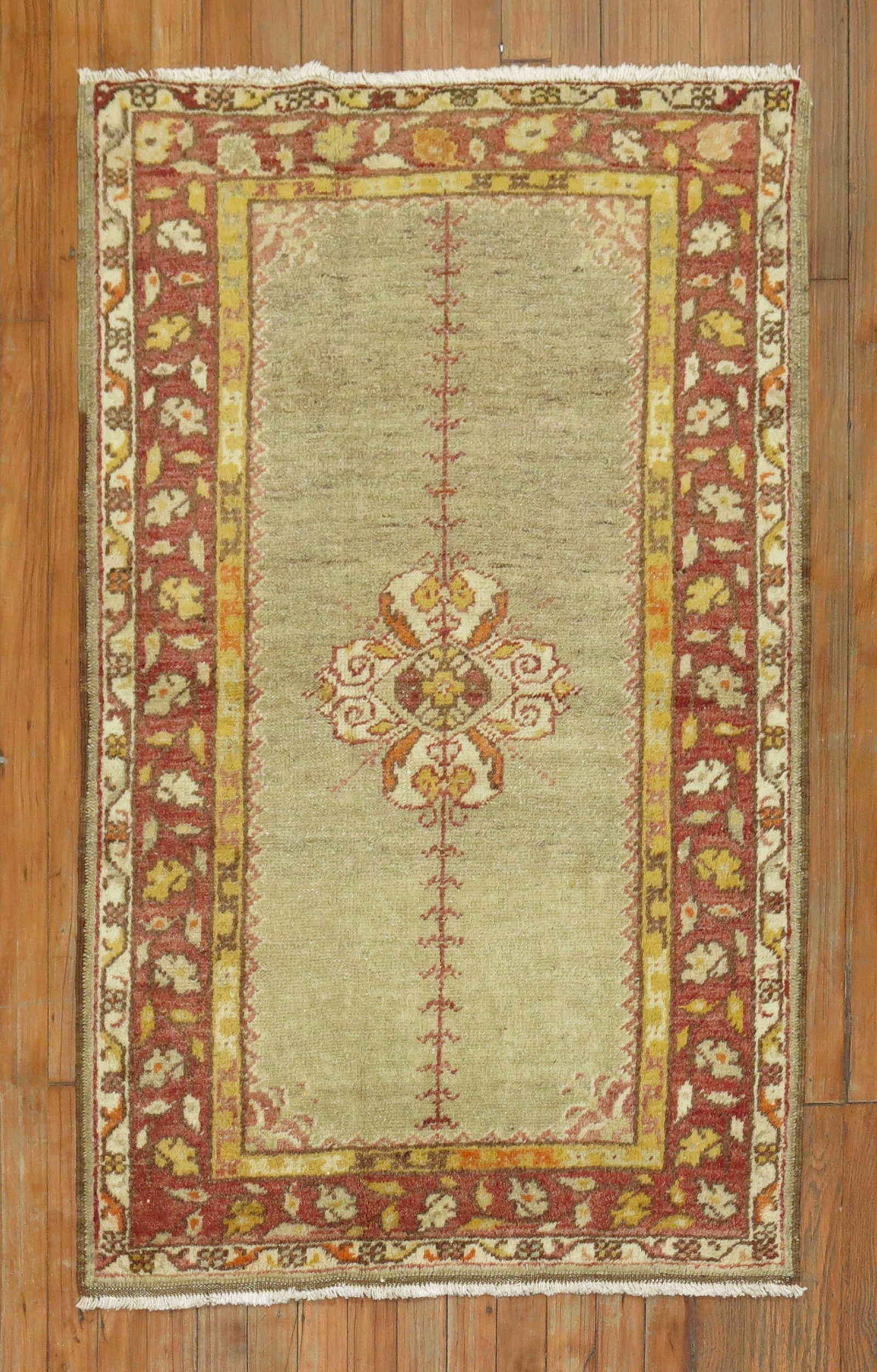 2' 9" x 4' 3" Turkish Oushak small rug circa 1940: 2' 9" x 4' 3" Turkish Oushak small rug circa 1940 Vintage Turkish Oushak rug from circa 1940. This small pre-owned rug features the classic Oushak style and is offered as a throw-size area rug. Specif
