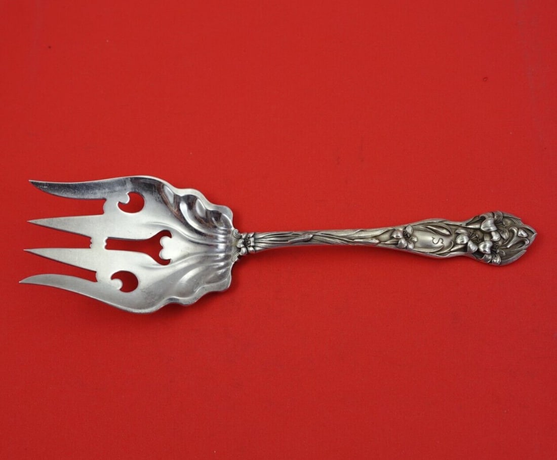 Watson Lily Sterling Silver Fish Serving Fork 7.75 Inch Monogrammed: Watson Lily Sterling Silver Fish Serving Fork 7.75 Inch Monogrammed This exquisite serving fork from the Lily pattern by Watson is crafted from sterling silver and measures 7 3/4 inches in length. Mad