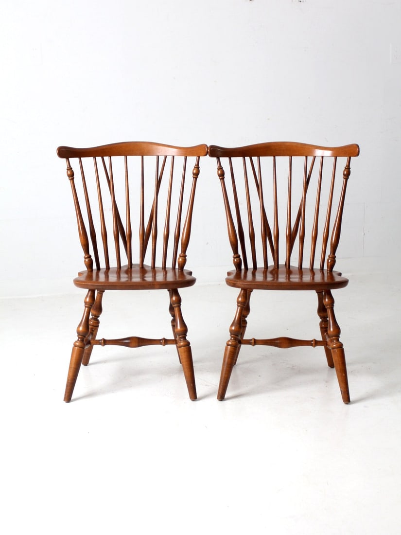Vintage Ethan Allen Duxbury Windsor Chairs Pair in Walnut: Vintage Ethan Allen Duxbury Windsor Chairs Pair in Walnut This elegant pair of mid 20th century vintage Ethan Allen Windsor chairs showcases the classic "Duxbury" style, crafted from rich walnut. Each