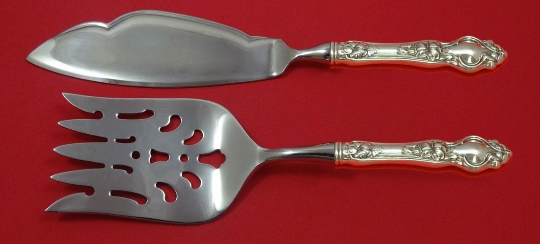 2 Piece Sterling Fish Serving Set Wallace Violet HHWS Custom Made: 2 Piece Sterling Fish Serving Set Wallace Violet HHWS Custom Made Custom made 2-piece fish serving set in the Violet pattern by Wallace. This pre-owned set features sterling silver hollow handles with
