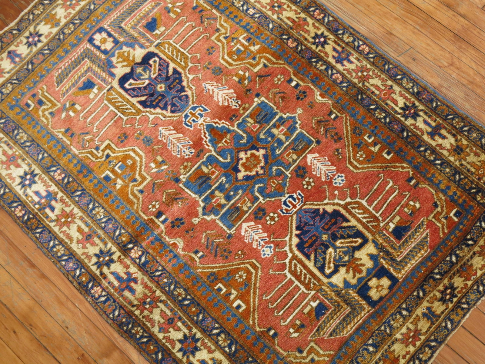 3' 4" x 4' 9" Vintage Persian Serapi Heriz Scatter Rug: 3' 4" x 4' 9" Vintage Persian Serapi Heriz Scatter Rug Vintage Persian Heriz scatter size rug from the middle of the 20th century. This pre-owned small rug is identified as a Serapi/Heriz type. Specif