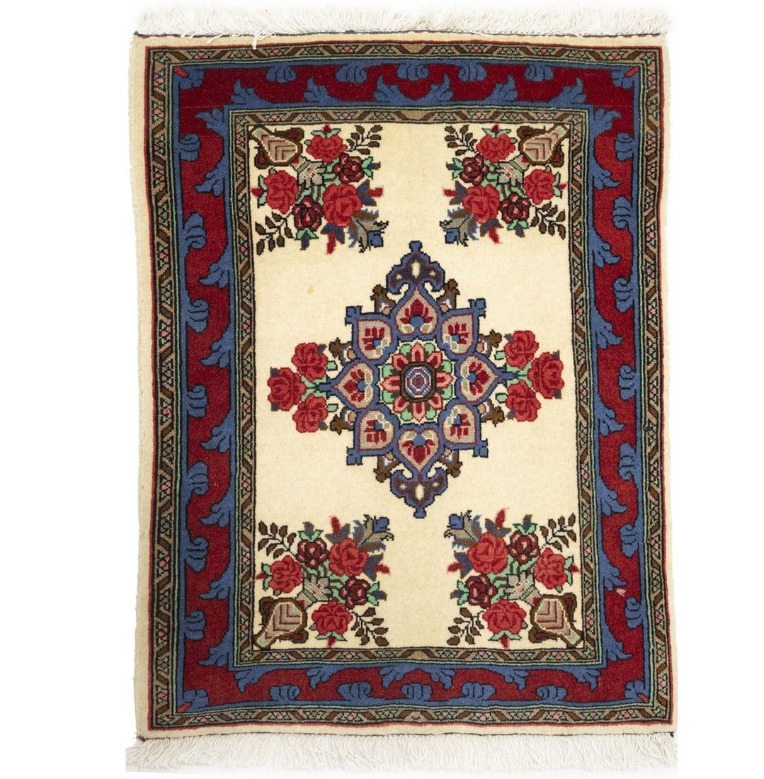Hand-Knotted Wool Indo-Bidjar Area Rug 2x3 ft Floral Vintage Style: Hand-Knotted Wool Indo-Bidjar Area Rug 2x3 ft Floral Vintage Style This is a handmade Indo-Bidjar Oriental rug featuring a floral design and a vintage aesthetic. Crafted from wool using a hand-knotted
