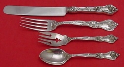 Reed & Barton Intaglio Sterling Silver 4-Piece Dinner Place Setting: Reed & Barton Intaglio Sterling Silver 4-Piece Dinner Place Setting Experience timeless elegance with the Intaglio pattern by Reed and Barton. This exquisite 4-piece sterling silver dinner place setti