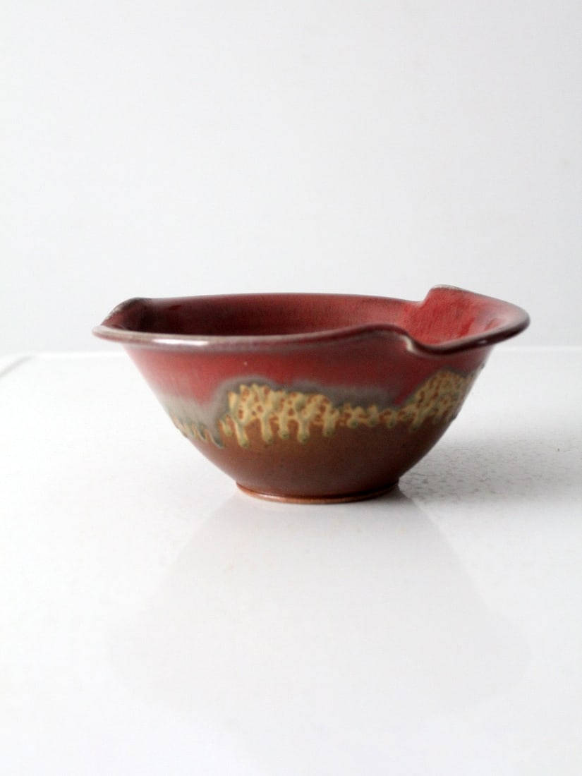 Signed Vintage Studio Pottery Bowl with Maroon Glaze: Signed Vintage Studio Pottery Bowl with Maroon Glaze This vintage studio pottery bowl showcases a beautifully crafted design, featuring a wave crested top rim and a stunning maroon glaze accented with