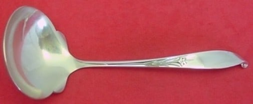 Wallace Wishing Star sterling silver ladle 6 3/8": Wallace Wishing Star sterling silver ladle 6 3/8" Sterling silver gravy ladle in the Wishing Star pattern by Wallace. This pre-owned piece is not monogrammed and is in excellent condition. Specificati