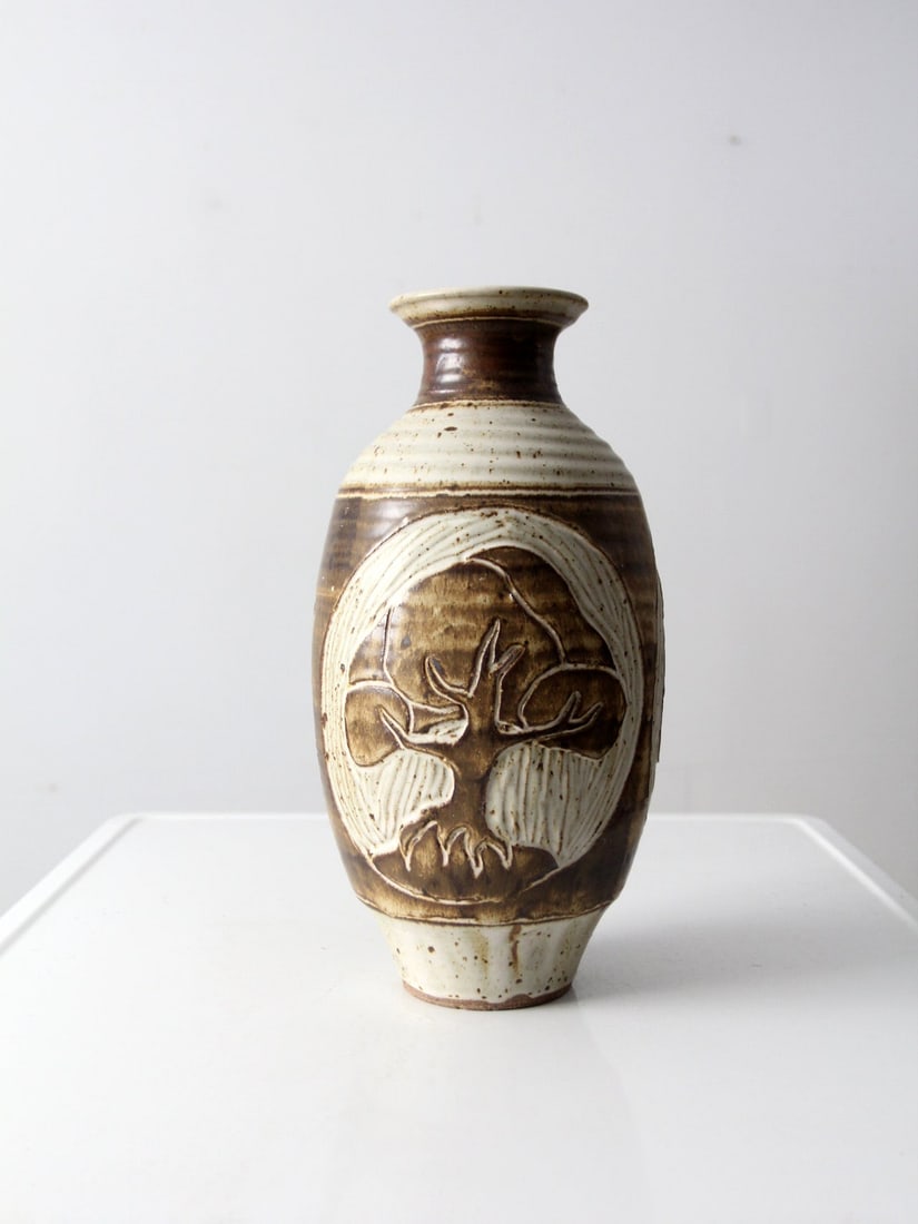 Large Vintage Studio Pottery Vase with Hand-Carved Tree Design: Large Vintage Studio Pottery Vase with Hand-Carved Tree Design This large vintage studio pottery vase showcases a unique hand-crafted design, featuring a speckled brown glaze and an intricate hand-car