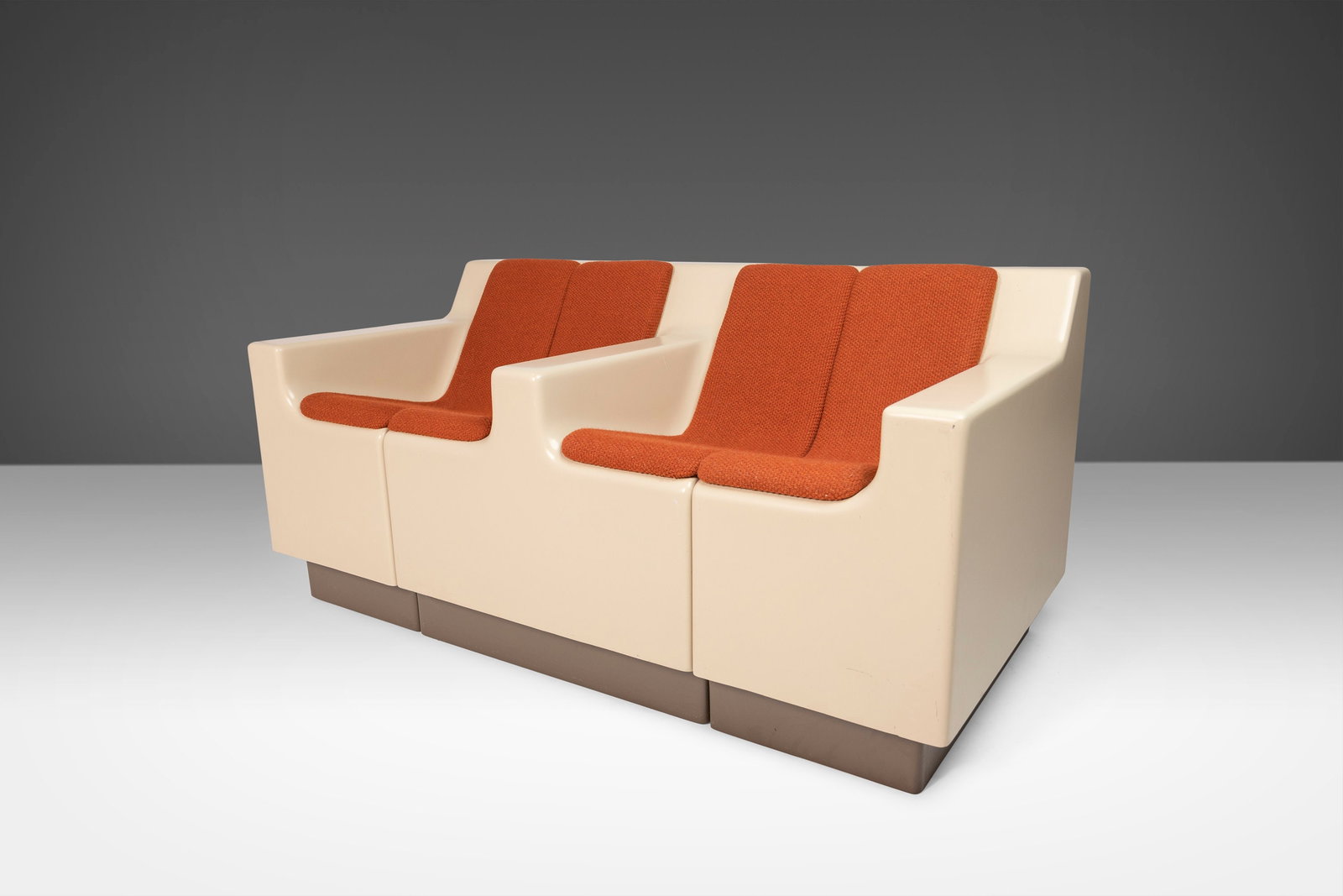 1960s Modernist Fiberglass Loveseat by Ed Frank for Moretti: 1960s Modernist Fiberglass Loveseat by Ed Frank for Moretti This Modernist Fiberglass Loveseat, attributed to Ed Frank for Moretti in the 1960s, showcases an extraordinary Space Age design. Crafted fr