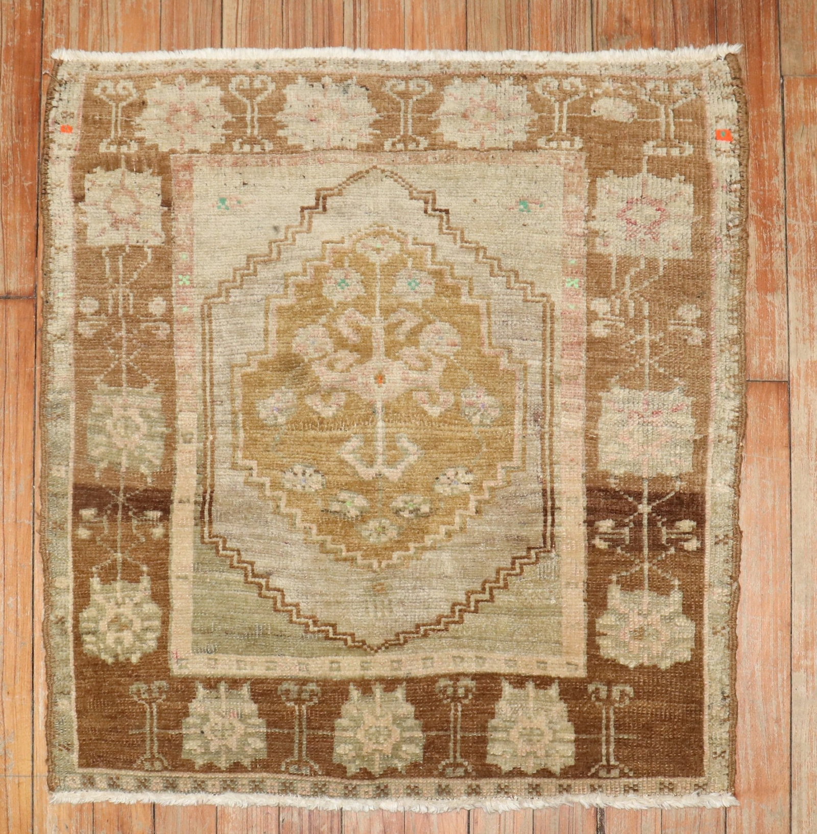 2' 2" x 2' 3" Turkish square Yastik tribal rug (1 of 4)