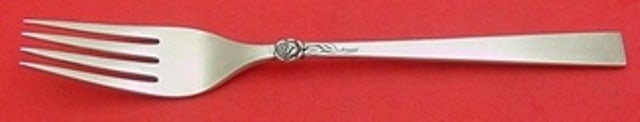 International Dawn Rose Sterling Silver Fork 7 3/8 in: International Dawn Rose Sterling Silver Fork 7 3/8 in Sterling silver regular fork in the Dawn Rose pattern by International. This pre-owned piece is not monogrammed and is in excellent condition. Spe